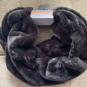 FAUX FUR Black Infinity Scarf - NEW